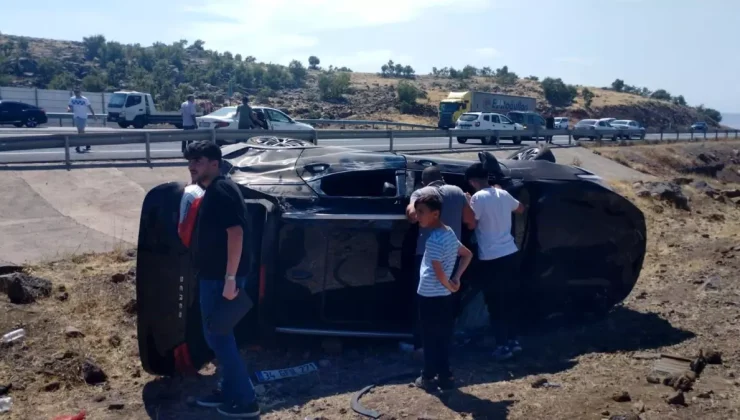 Elazığ’da otomobil şarampole devrildi, 7 kişi yaralandı